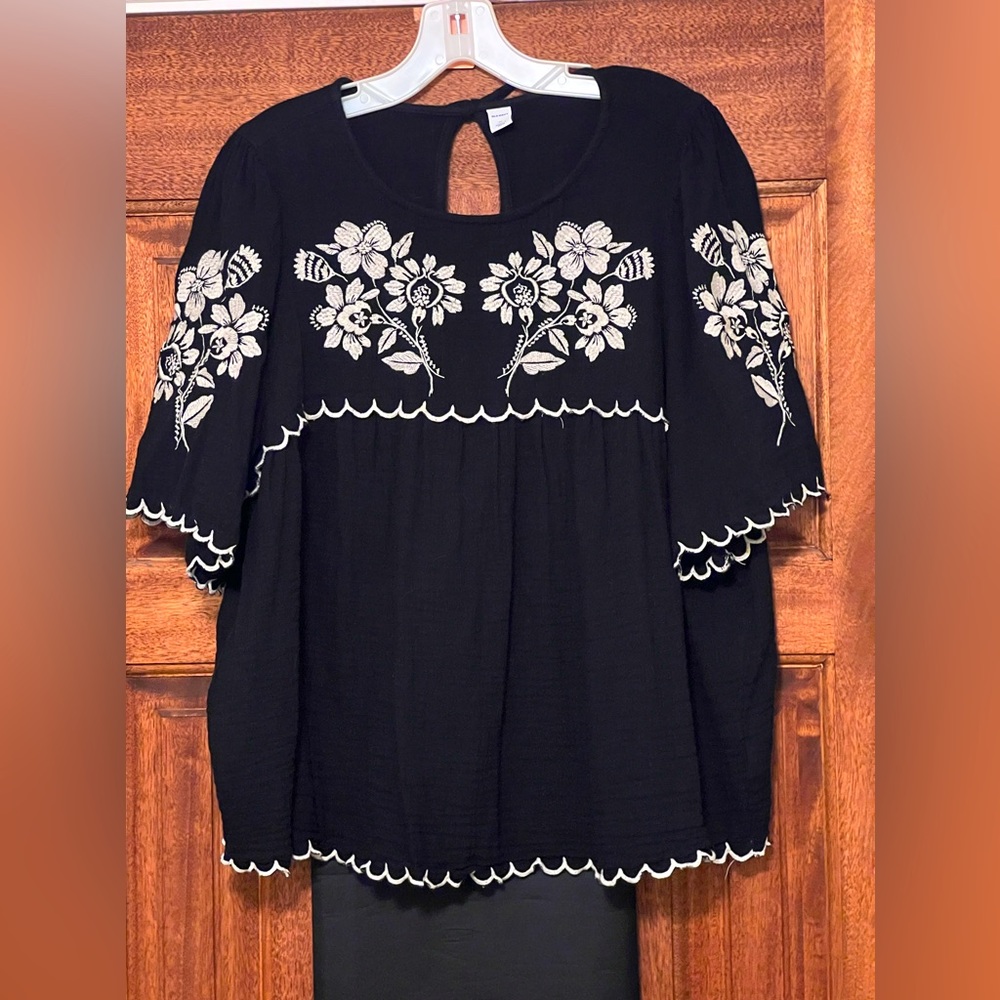 Old Navy black top with white embroidery